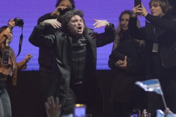 Arranca la campaña: Milei viaja a Tierra del Fuego para un acto electoral