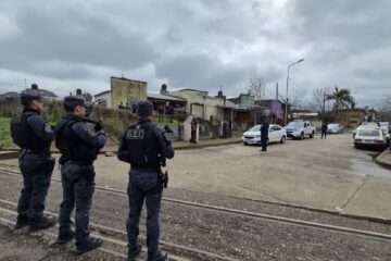 Allanamientos en Concordia: dos detenidos y decomiso de drogas y armas