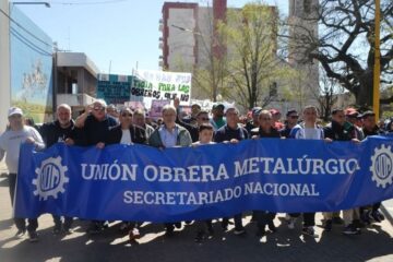 Trabajadores marcharon por la continuidad de la fábrica de maquinaria agrícola Vasalli