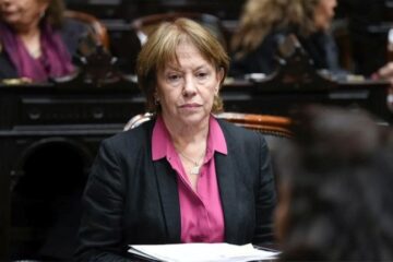 Entre Ríos en venta: Los tome y daca que le gustan al Gobernador Frigerio