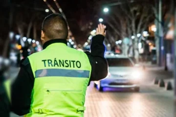 Dos inspectores de tránsito condenados por hurto de pertenencias de un vehículo en depósito municipal