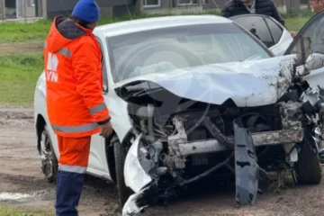 Conductor de auto pierde control y vuelca en ruta 18 tras intentar frenar por lluvia intensa
