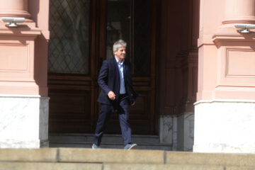 Caputo cruzó a la oposición en la previa de la sesión en el Senado por los ATN: “Quieren voltear al Presidente y recuperar su negocio”