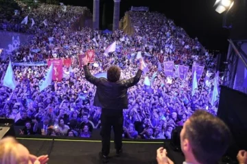 Milei cerró la campaña oficialista y afirmó: “Estamos atacando de raíz todos los problemas que hundieron a la Argentina”