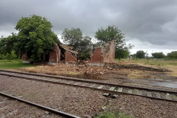 Tormenta derriba parte de la histórica estación ferroviaria de Villa Domínguez; Trenes Argentinos notificado