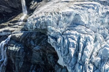 Alpes suizos: la pérdida acelerada de glaciares desata debate político sobre recursos y turismo