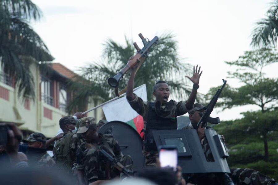 Madagascar: militares se rebelan y se suman a protestas en escalada de tensión