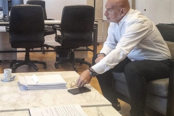 Gerentes libertarios del Pami se otorgan aumentos millonarios mientras el Gobierno ofrece menos del 1% a los empleados