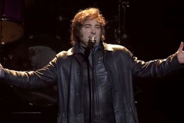 AHORA | Milei habla y canta en el Movistar Arena: “Kirchnerista ¡ pudiste ganar un round, pero todavía no ganaste la batalla!”