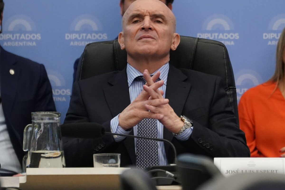 ¿Jaque mate a Espert? Buscan correrlo de Presupuesto, y algunos también expulsarlo de Diputados