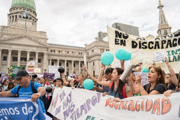 Tras ganar parcialmente la pelea por las pensiones, la discapacidad sigue exigiendo que se aplique la ley