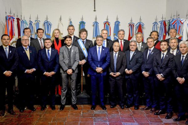 ¿Quiénes son los gobernadores que se reúnen hoy con Milei y los que no?