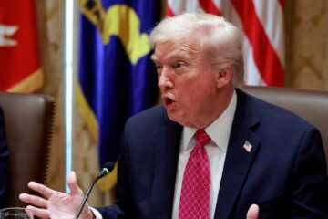 Trump admite que no puede sostener un arancel del 100% a China y responsabiliza a Beijing por la disputa de tierras raras