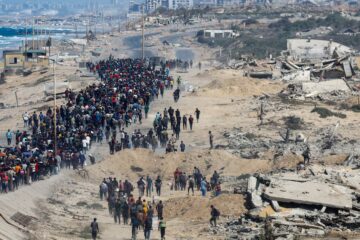 Civiles desplazados regresan al norte de Gaza tras el alto el fuego entre Hamas e Israel