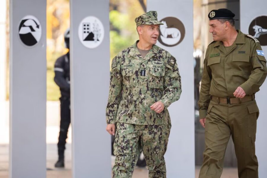 Tropas estadounidenses llegan a Israel para sumarse a la fuerza internacional que supervisará el alto el fuego en Gaza