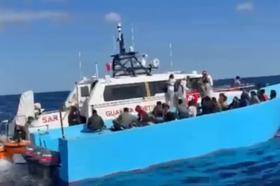 Rescate en Lampedusa: Guardia Costera italiana salva a 91 migrantes y recupera dos cuerpos, tensión política en Europa