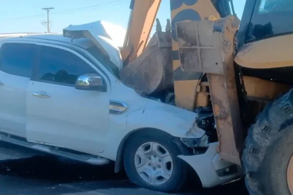 Acceso Norte de Paraná: chofer atrapado tras choque con retroexcavadora, apuntan a falta de señalización