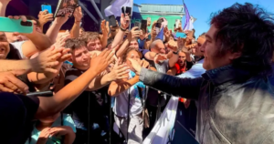 La visita fallida de Javier Milei en Santa Fe trajo manifestaciones, incidentes y cambios en su agenda