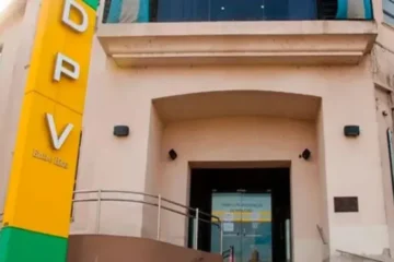 Vialidad: funcionarios y empresarios allanados por presuntos sobreprecios y lujos en una causa que recién comienza