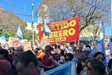 Así fueron los incidentes entre libertarios y militantes de izquierda por los que se suspendió el acto de campaña de Milei en Santa Fe