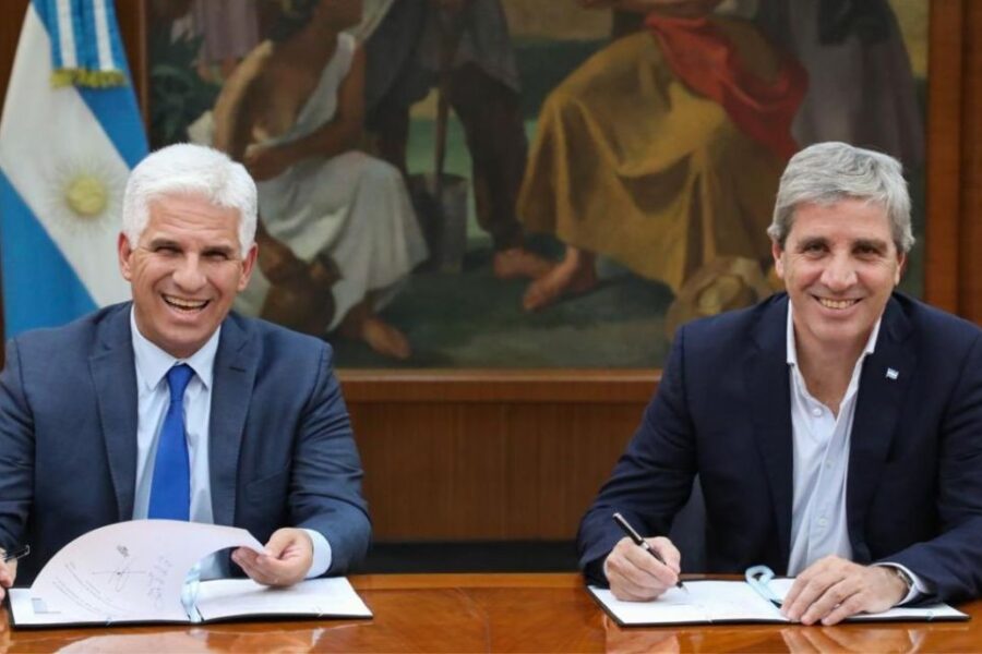 El Gobierno abre la billetera para la campaña: los aportes de Caputo a las provincias