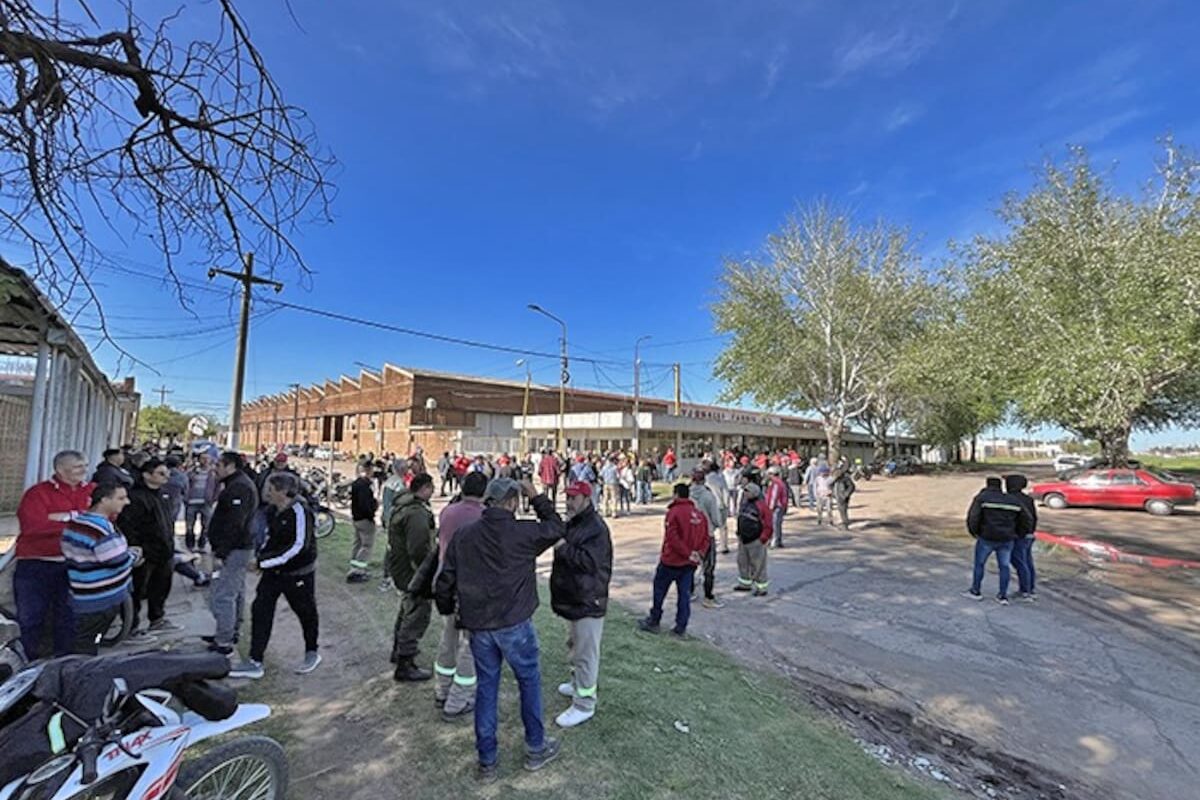 Emblemática fábrica del campo vuelve a operar tras permanecer parada