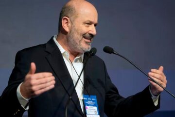 Reforma laboral: Sturzenegger justificó la jornada extendida de 13 horas y reavivó el debate político