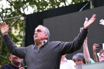 Kirchneristas respaldan a Guillermo Moreno tras confirmarse las condenas en las causas contra Clarín y Papel Prensa