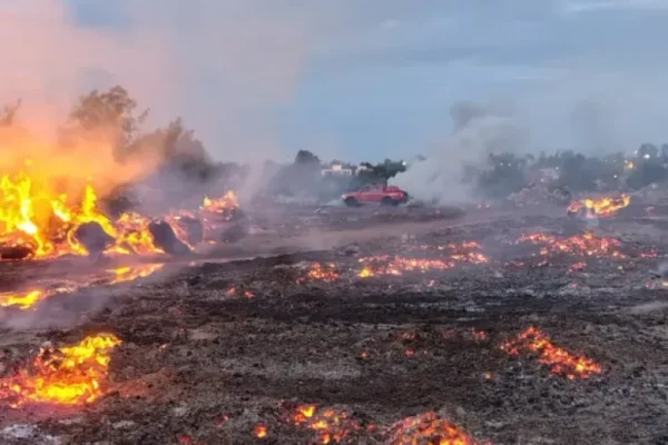 gualeguaychú: incendio afectó un predio de acopio de pallets de madera