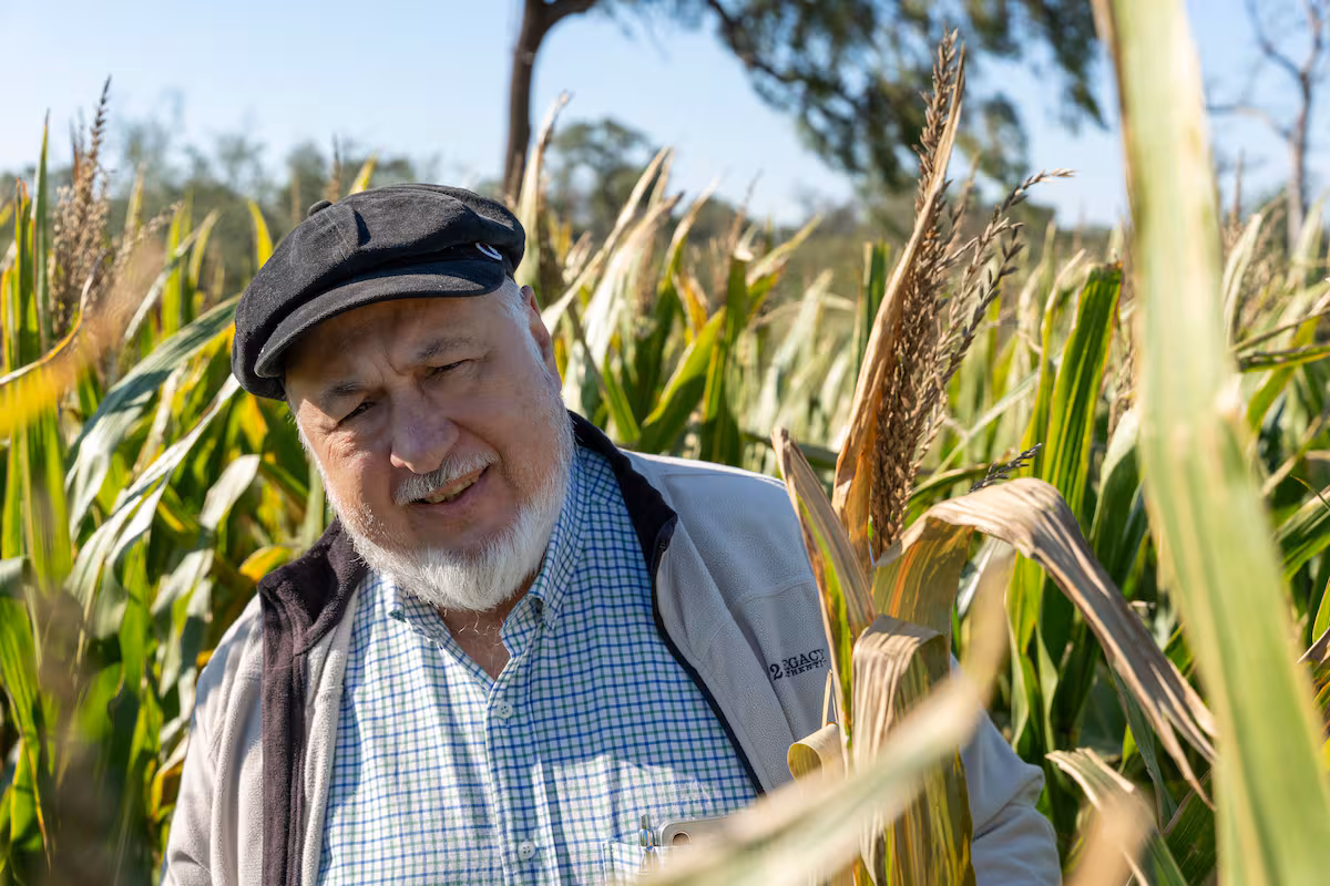 Empresario hace jugada maestra con el agua, el lugar donde produce y sus empleados