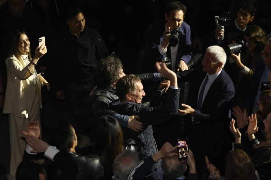 El Gobierno advierte que apelará si la Justicia prohíbe reimprimir boletas con la cara de Santilli en lugar de Espert