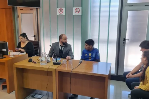 60 días de prisión preventiva domiciliaria para el joven que apuñaló a la pareja de su madre durante una pelea