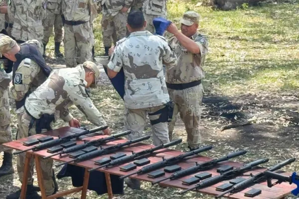 Policía suma fusiles FAL y Roncaglia blinda la campaña: ‘Si agreden a un policía habrá respuesta contundente’