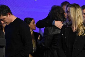 Interna entre Karina y Santiago Caputo irrumpió en el show de Milei y expone grietas en la coalición