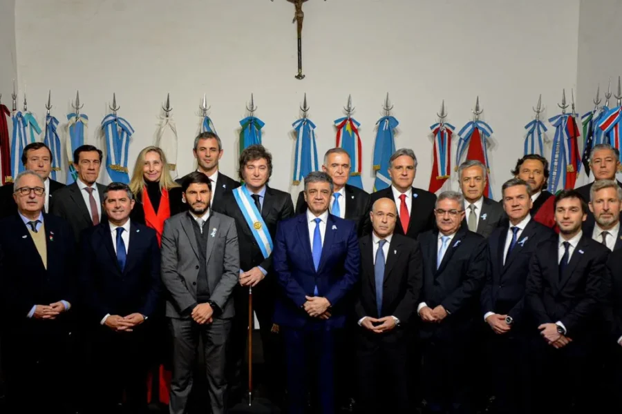 Milei reúne a gobernadores y suma a todo su gabinete