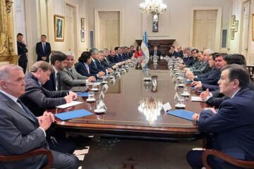 Milei recibe a gobernadores con las reformas laboral e impositiva sobre la mesa