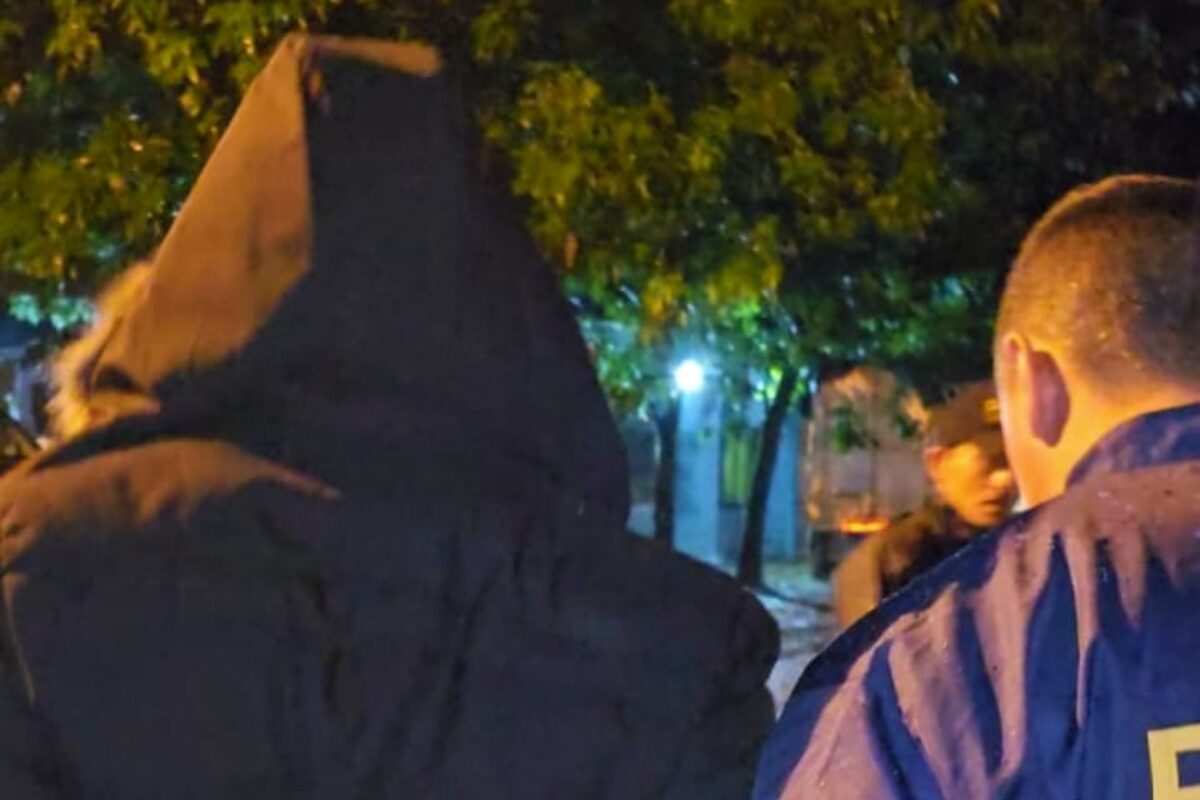 Operativo de seguridad en Colón: detuvieron a un hombre por abuso de arma y secuestraron droga