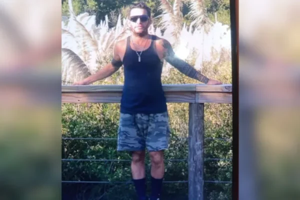 Buscan a chofer de transfer cuyo auto apareció incendiado en Córdoba tras buscar a un pasajero en Concordia