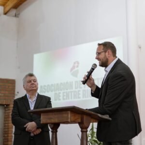 ¿Ya ni un Pastor es confiable de funcionario?: los subsidios que maneja bajo sospecha