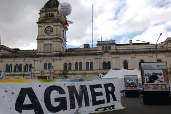 La provincia volvió a anunciar que descontará los días de paros a los docentes