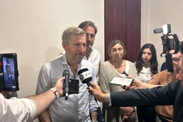 Frigerio cerró campaña en Concepción del Uruguay en un acto marcado por protestas de ATE