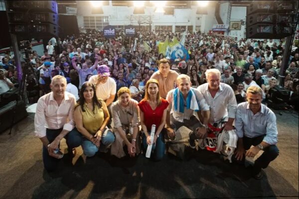 Frigerio cerró la campaña en Paraná con un llamado a “defender el cambio” y confianza en la unidad de su espacio