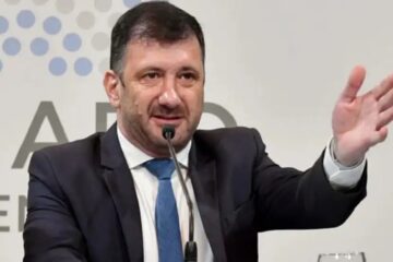 Edgardo Kueider reaparece desde su prisión domiciliaria en Paraguay y defiende la Boleta Única de Papel