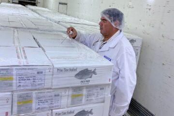 “La buena relación bilateral favorece el intercambio”: una familia innovó en la forma de producir un tradicional pescado y realizó el segundo embarque a Estados Unidos