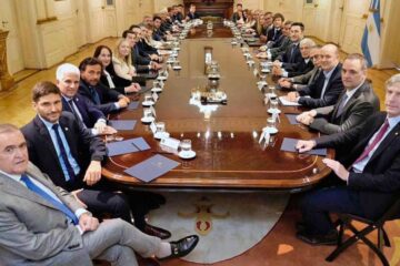 Milei cambia el tono con las provincias y Llaryora se prepara para capitalizar el giro