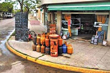 Depósitos clandestinos y garrafas vencidas: cómo la desregulación del gas provocó el caos sanitario y político