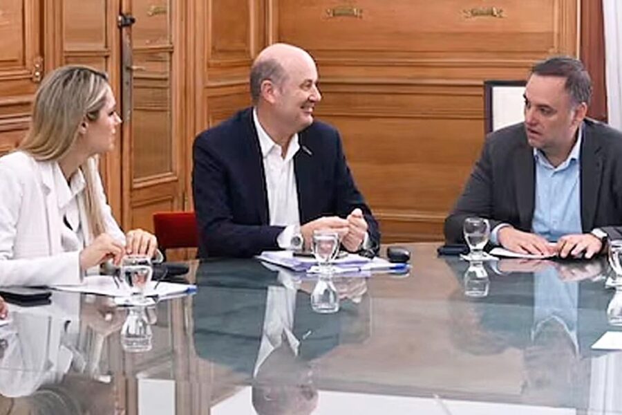 Motosierra profunda: planean echar a 30 mil empleados públicos más en 2026