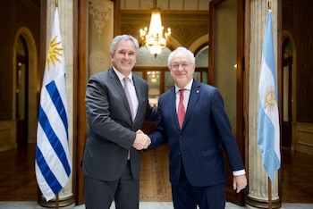 Buenas expectativas pero pocos avances en el planteo argentino para relocalizar la planta de hidrógeno verde en Uruguay