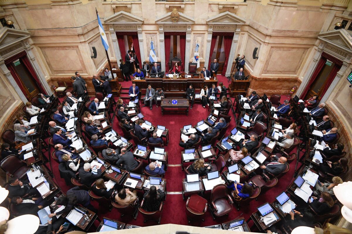 Con la incógnita de la banca de Lorena Villaverde, hoy jurarán 23 de los 24 senadores electos