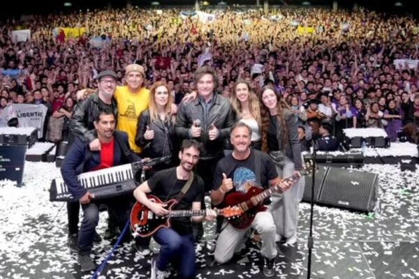 Un hombre de Pareja o la corista de Milei: ¿quién asumirá en el lugar de Santilli en diputados?